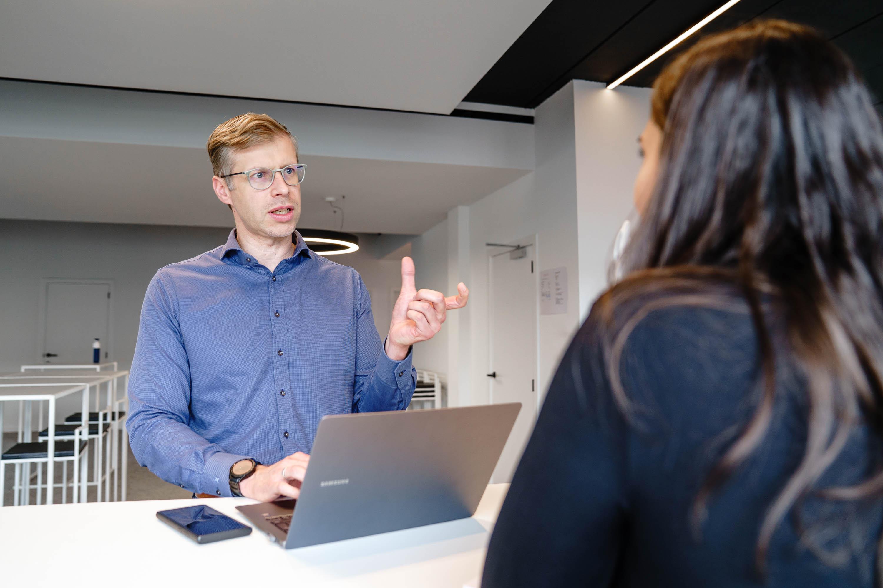 Solliciteren bij Select Projects We gaan dieper in op jouw ervaring, ambities en interesses. Dit gesprek kan online of op ons kantoor plaatsvinden. We vertellen je ook meer over Select Projects en hoe jij bij ons past.